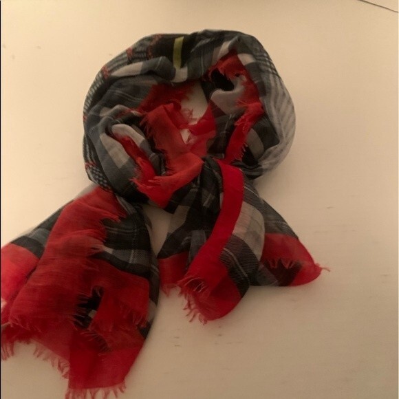 Collection 18 Scarf - Picture 1 of 4